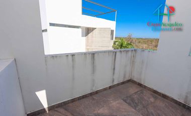 Casa de 2 Niveles con 4 Recámaras, Terrazas y Estacionamiento