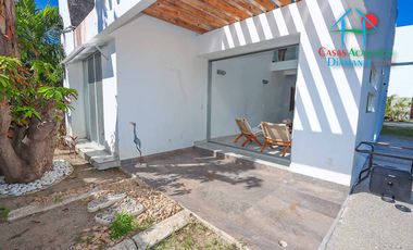 Casa de 2 Niveles con 4 Recámaras, Terrazas y Estacionamiento