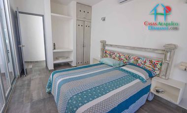 Casa de 2 Niveles con 4 Recámaras, Terrazas y Estacionamiento