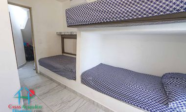 Casa de 2 Niveles con 4 Recámaras, Terrazas y Estacionamiento