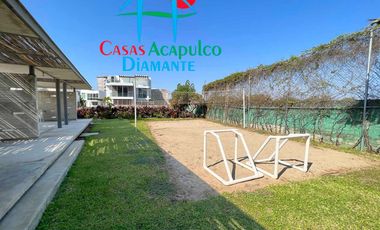 Casa de 2 Niveles con 4 Recámaras, Terrazas y Estacionamiento