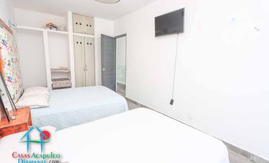 Casa de 2 Niveles con 4 Recámaras, Terrazas y Estacionamiento