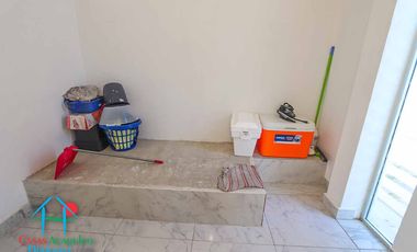 Casa de 2 Niveles con 4 Recámaras, Terrazas y Estacionamiento