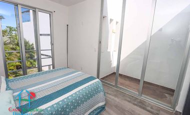 Casa de 2 Niveles con 4 Recámaras, Terrazas y Estacionamiento