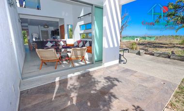 Casa de 2 Niveles con 4 Recámaras, Terrazas y Estacionamiento