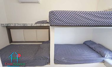 Casa de 2 Niveles con 4 Recámaras, Terrazas y Estacionamiento