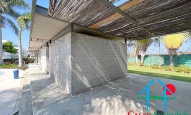 Casa de 2 Niveles con 4 Recámaras, Terrazas y Estacionamiento