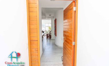 Casa de 2 Niveles con 4 Recámaras, Terrazas y Estacionamiento