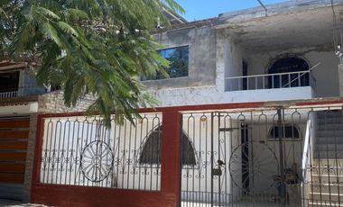 CASA EN VENTA  - URB. SANTA ANA