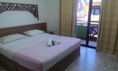 Pattaya Beach 32 Room Hotel/Bar/Restaurant