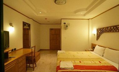 Pattaya Beach 32 Room Hotel/Bar/Restaurant
