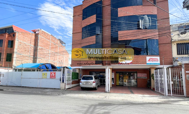En venta Edificio De 11 Departamentos Y Amplio Terreno. Av Huayna Capac, Cuenca- Ecuador