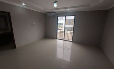 Samborondon, Se renta linda casa de 4 dormitorios con piscina