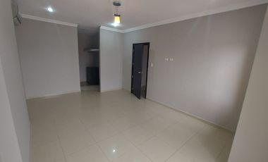 Samborondon, Se renta linda casa de 4 dormitorios con piscina