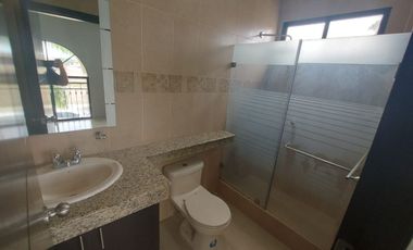 Samborondon, Se renta linda casa de 4 dormitorios con piscina