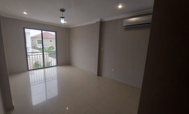 Samborondon, Se renta linda casa de 4 dormitorios con piscina