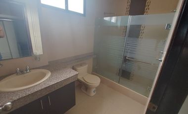 Samborondon, Se renta linda casa de 4 dormitorios con piscina