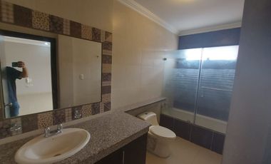 Samborondon, Se renta linda casa de 4 dormitorios con piscina