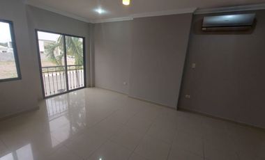 Samborondon, Se renta linda casa de 4 dormitorios con piscina