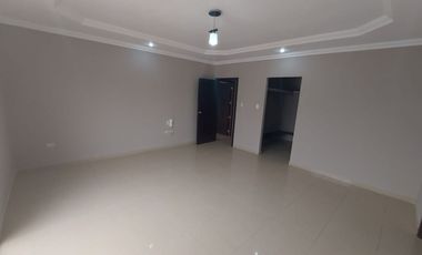 Samborondon, Se renta linda casa de 4 dormitorios con piscina