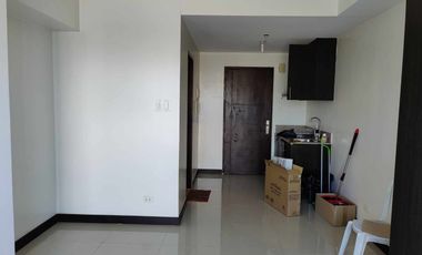 Studio Corner Unit Axis Residences Mandaluyong City for Sale