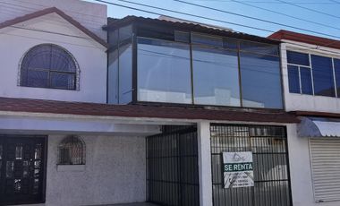 Casa en Renta o Venta de 3 Pisos con Local Comercial en La Colonia Periodistas, en Pachuca Hidalgo.