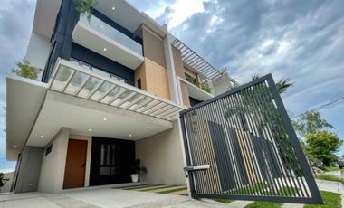 4 Bedroom Brand New Spacious Duplex with Elevator | Fort Bonifacio Global City Taguig House and Lot for Sale | Property ID:RC062