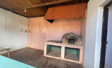 Esta casa antigua ha resistido el paso del tiempo, ahora espera una nueva mirada. Lamas, Perú.