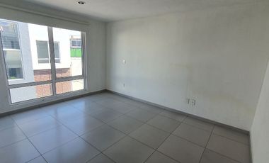 Hermosa Casa En Renta  a 2 min de Av Las Torres a Espaldas de Town Square