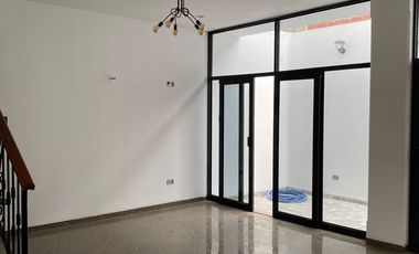 VENDO CASA DE ESTRENO DE DOS PISOS MAS AZOTEA EN BOULEVARD PARK PLAZA