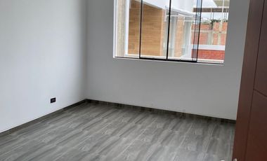 VENDO CASA DE ESTRENO DE DOS PISOS MAS AZOTEA EN BOULEVARD PARK PLAZA