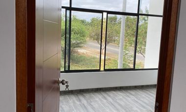 VENDO CASA DE ESTRENO DE DOS PISOS MAS AZOTEA EN BOULEVARD PARK PLAZA