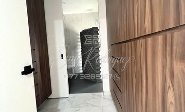 DEPARTAMENTO EN RENTA, ALDABA RESIDENCIAL, NUEVO, 2 REC CON BAÑO Y VESTIDOR, 2 AUTOS.