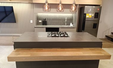 CASA TRES NIVELES 1 PARQUEADERO UNIDAD CERRADA POR C.C TESORO