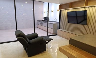 CASA TRES NIVELES 1 PARQUEADERO UNIDAD CERRADA POR C.C TESORO