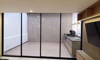 CASA TRES NIVELES 1 PARQUEADERO UNIDAD CERRADA POR C.C TESORO