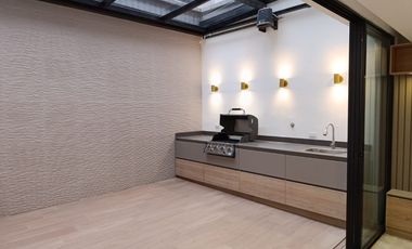 CASA TRES NIVELES 1 PARQUEADERO UNIDAD CERRADA POR C.C TESORO