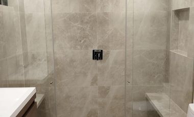 CASA TRES NIVELES 1 PARQUEADERO UNIDAD CERRADA POR C.C TESORO