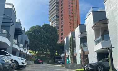 CASA TRES NIVELES 1 PARQUEADERO UNIDAD CERRADA POR C.C TESORO