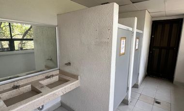 SE RENTA EDIFICIO EN HUEXOTITLA