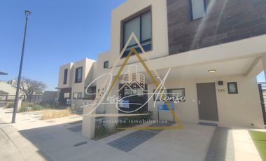 Casa en Queretaro con estacionamiento semitechado ppasillo lateral Entrega Inmediata Zire Zona Zakia condominio con alberca