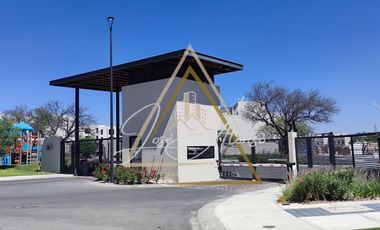 Casa en Queretaro con estacionamiento semitechado ppasillo lateral Entrega Inmediata Zire Zona Zakia condominio con alberca