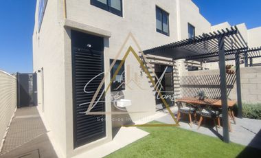 Casa en Queretaro con estacionamiento semitechado ppasillo lateral Entrega Inmediata Zire Zona Zakia condominio con alberca