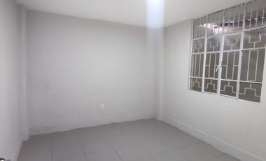 VENDO CASA DE UN PISO EN LA URB.PIURA