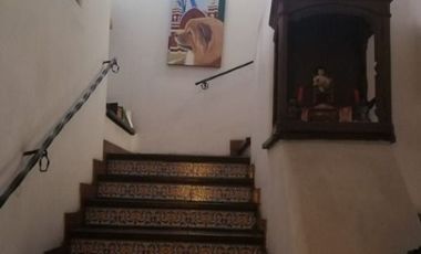 EXCELENTE CASA, ARQUITECTURA MUY CALIDA CON GRAN TERRAZA