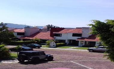 Venta de casa en fraccionamiento con alberca en Jiutepec, Morelos en 637,000 pesos