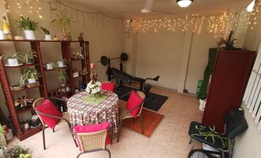 En venta casa de 4 dormitorios en Urb. La Joya.