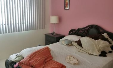 En venta casa de 4 dormitorios en Urb. La Joya.