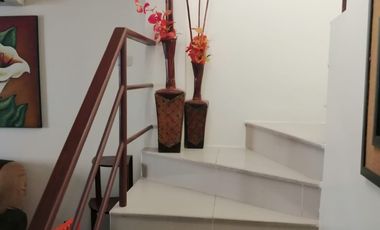 En venta casa de 4 dormitorios en Urb. La Joya.