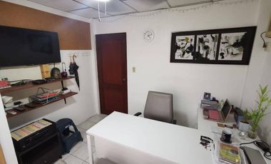 En venta casa de 4 dormitorios en Urb. La Joya.